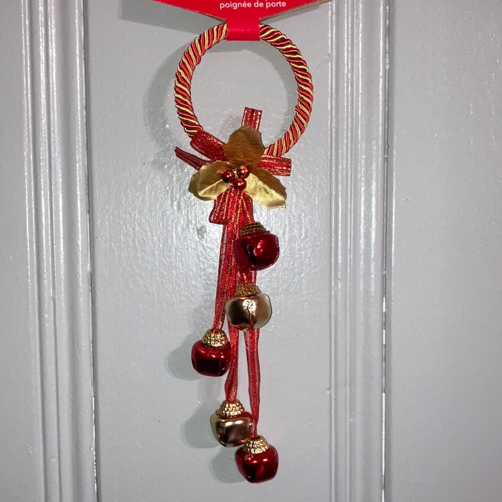 Brand NWT Beautiful Red & Gold Metal Bells Holiday Door Knob Hanger w/ Gold Bow